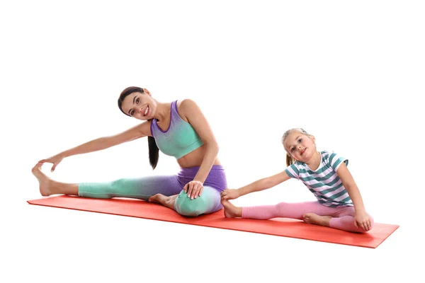 Mujer Hija Haciendo Yoga Juntas Sobre Fondo Blanco Fitness Hogar — Foto de Stock