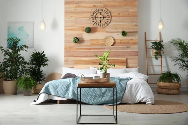 Stylish bedroom interior with green plants. Home design ideas — Stock Photo, Image