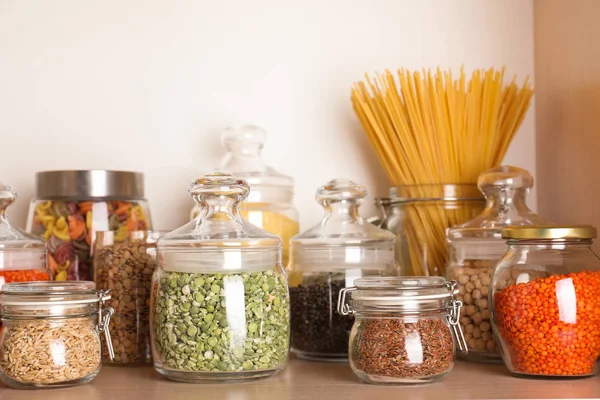 Pots Verre Avec Différents Types Gruaux Sur Étagère Bois — Photo