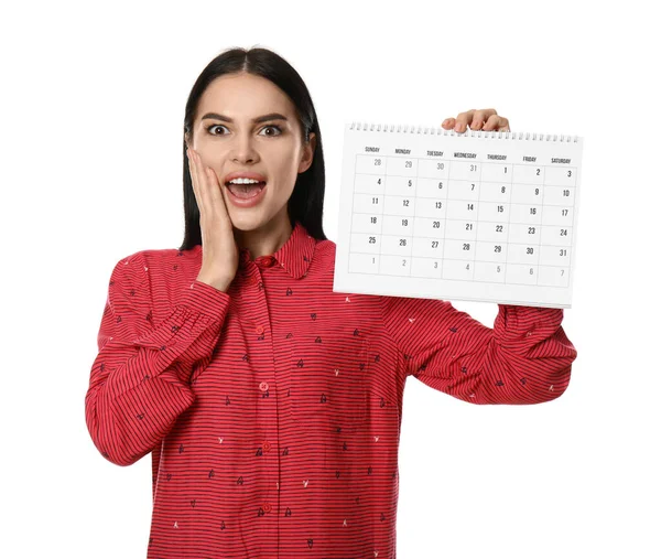 Удивлённая Молодая Женщина Держит Календарь Отмеченными Днями Менструального Цикла Белом — стоковое фото