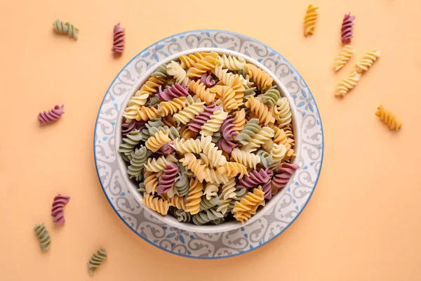 Colorida Pasta Fusilli Sobre Fondo Naranja Claro Puesta Plana —  Fotos de Stock