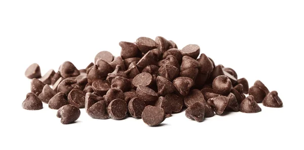 Pile de délicieuses pépites de chocolat isolées sur blanc — Photo