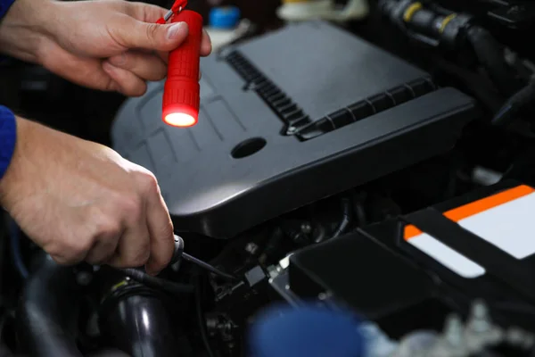 Mechanic Flashlight Fixing Car Closeup View — Stock Photo, Image