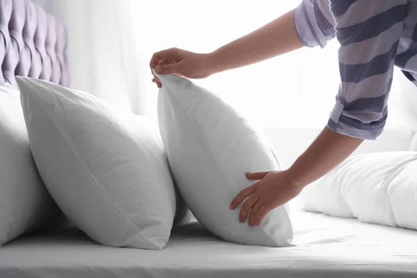 Woman Fluffing White Pillow Bed Closeup — Stock Photo, Image