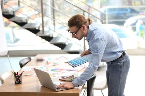 Diseñador Interiores Profesional Lugar Trabajo Oficina — Foto de Stock