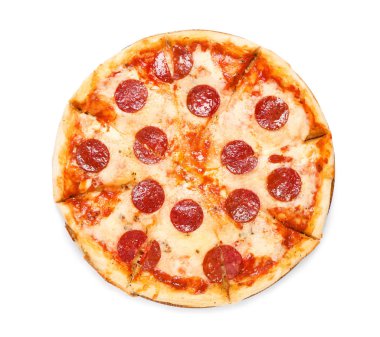 Beyaz arka planda sıcak, lezzetli pepperoni pizza, üst manzara.