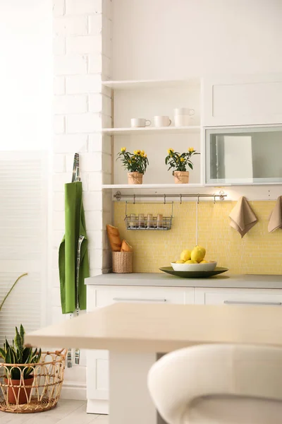 Interior Cocina Moderna Con Muebles Blancos Con Estilo — Foto de Stock