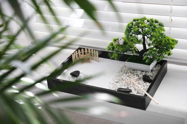Beau Jardin Zen Miniature Sur Rebord Fenêtre — Photo