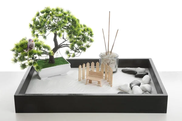 Beau Jardin Zen Miniature Bâtons Encens Isolés Sur Blanc — Photo