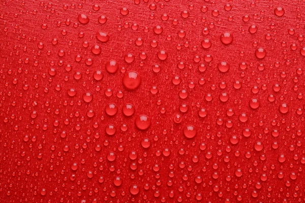Waterdruppels Rode Achtergrond Bovenaanzicht — Stockfoto