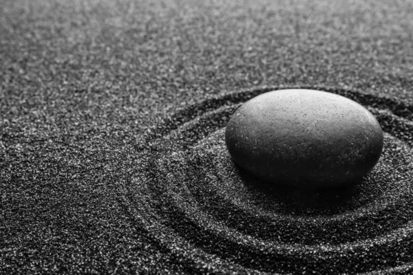 Fekete Homok Kővel Gyönyörű Mintával Zen Fogalom — Stock Fotó