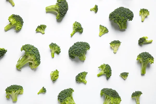 Brokoli Lezat Segar Pada Latar Belakang Putih Tampilan Atas — Stok Foto