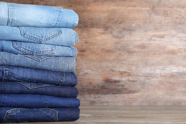 Stack Med Olika Jeans Träbord Plats För Text — Stockfoto