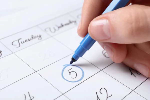 Woman Marking Date Calendar Felt Pen Closeup — Stock Photo, Image