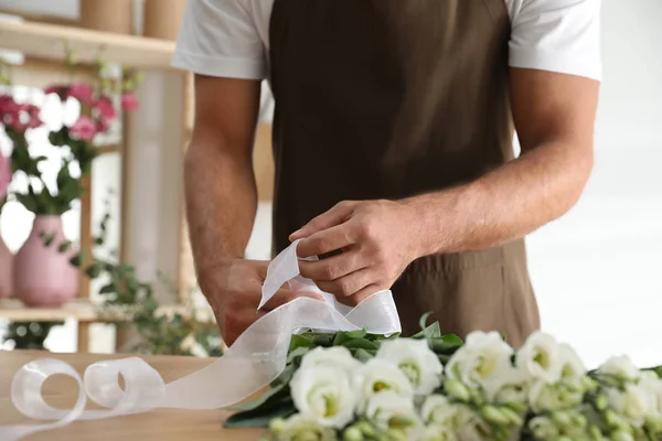 Floristería Haciendo Hermoso Ramo Mesa Taller Primer Plano — Foto de Stock