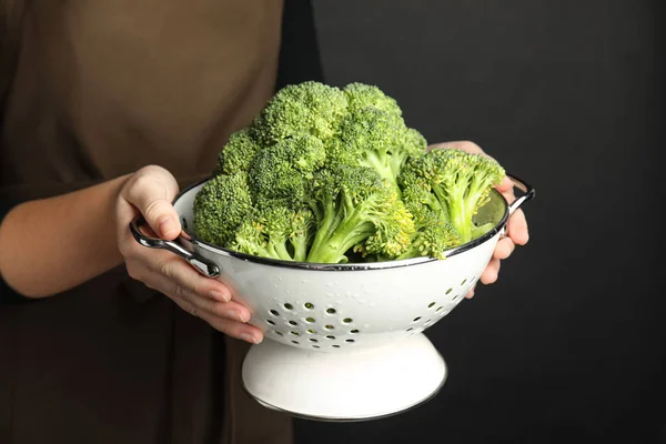Woman Holding Colander Fresh Green Broccoli Black Background Closeup — Stock Photo, Image