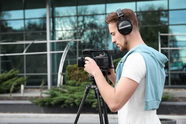 Opérateur Vidéo Avec Caméra Travaillant Sur Rue Ville Espace Pour — Photo