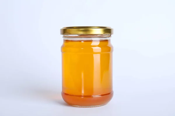 Pot en verre de miel de tournesol isolé sur blanc — Photo