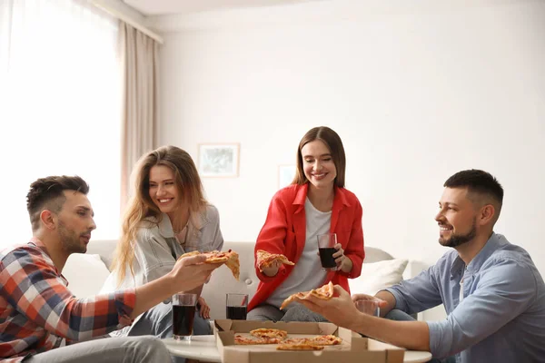 Group Friends Eating Tasty Pizza Home — Stock Photo, Image