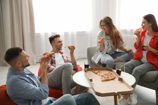 Group Friends Eating Tasty Pizza Home — Stock Photo, Image