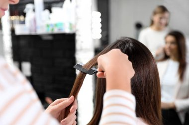 Profesyonel Kuaför Güzellik Salonu, closeup istemcisinde ile çalışma