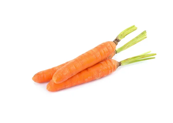 Cenouras suculentas maduras frescas isoladas em branco — Fotografia de Stock