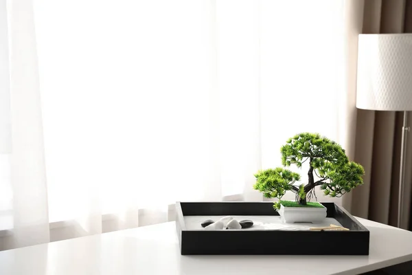 Hermoso Jardín Zen Miniatura Sobre Mesa Blanca Interior — Foto de Stock