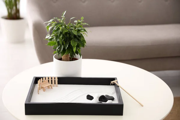 Prachtige Miniatuur Zen Tuin Witte Tafel Binnen — Stockfoto