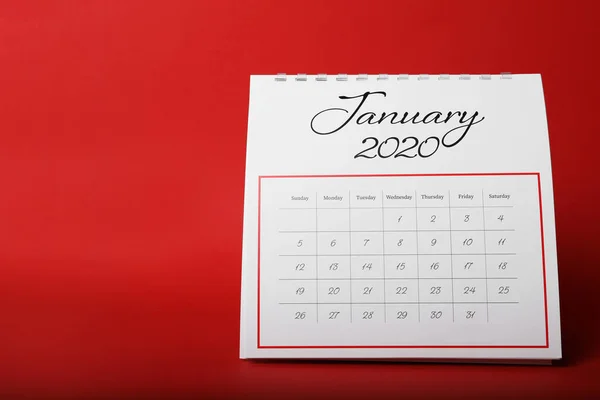 Papieren kalender op rode achtergrond. Planningsconcept — Stockfoto