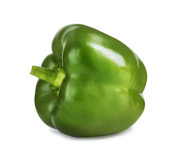 Rijp groene paprika geïsoleerd op wit — Stockfoto