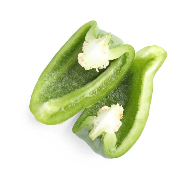 Knip groene paprika geïsoleerd op wit, bovenaanzicht — Stockfoto