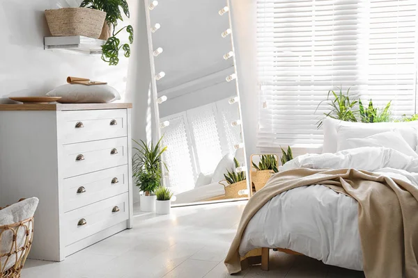 White Chest Drawers Beautiful Bedroom Interior Design — Stock Photo, Image