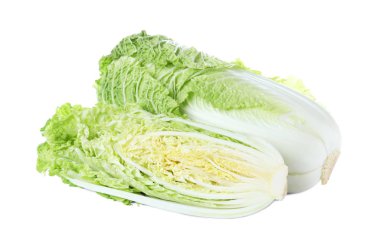 Taze taze Çin lahanaları beyaza izole edilmiş.