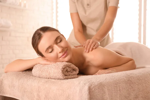 Young woman having body scrubbing procedure with sea salt in spa — Stock Photo, Image