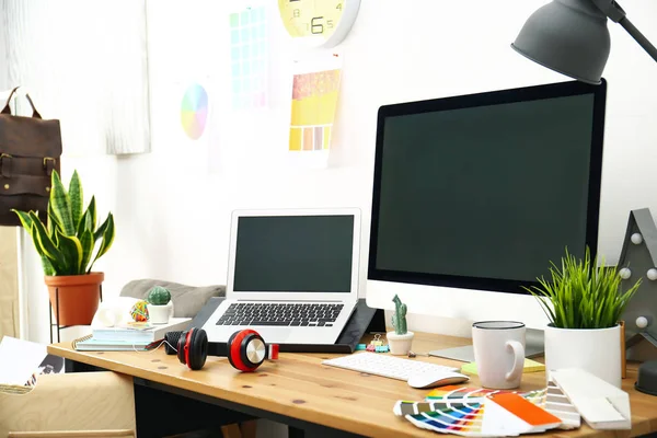 Modern Laptop Computer Office Supplies Wooden Table Space Text Designer — Stock Photo, Image