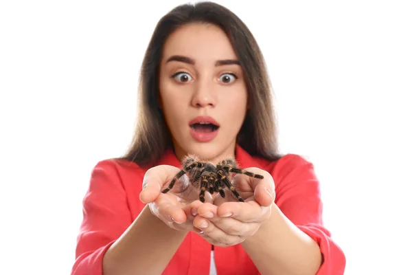 Mujer Joven Asustada Con Tarántula Sobre Fondo Blanco Aracnofobia Miedo — Foto de Stock