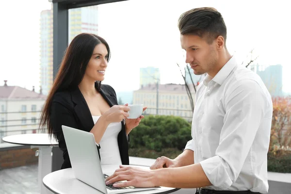 Business People Laptop Outdoor Cafe Corporate Blog — ストック写真