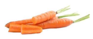 Taze taze sulu havuçlar, beyaz üzerine izole edilmiş.