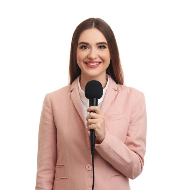 Beyaz arka planda mikrofonu olan genç bayan gazeteci.
