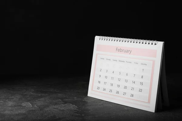 Calendrier papier sur table grise, espace pour le texte. Concept de planification — Photo