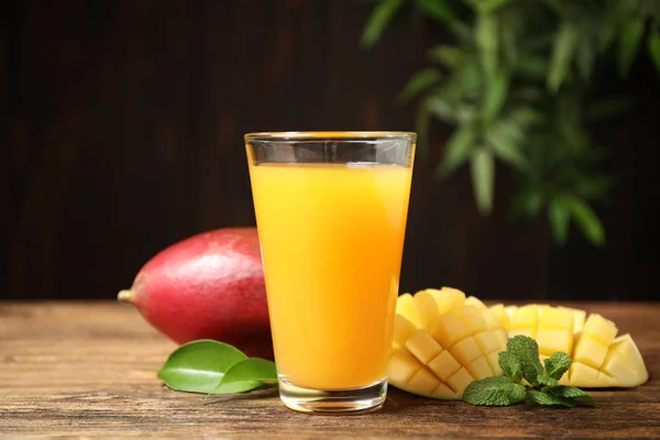 Fresh Delicious Mango Drink Wooden Table — 스톡 사진