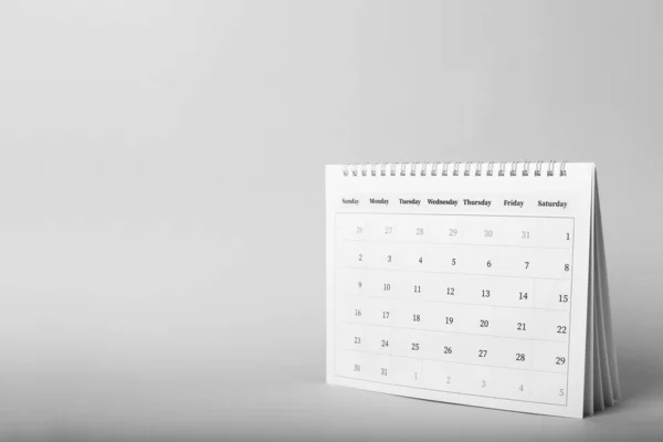 Papperskalender på grå bakgrund, utrymme för text. Planeringsplan — Stockfoto