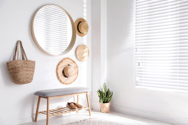 Miroir Rond Élégant Suspendu Mur Blanc Dans Chambre — Photo