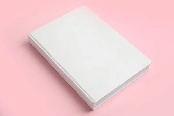 Boek Met Blanco Omslag Roze Achtergrond — Stockfoto
