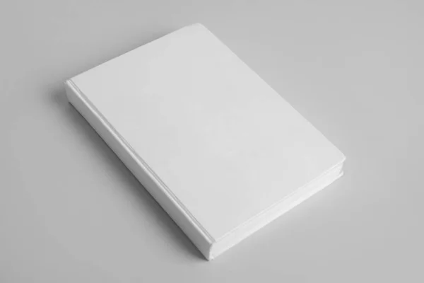 Libro Con Copertina Bianca Sfondo Grigio — Foto Stock