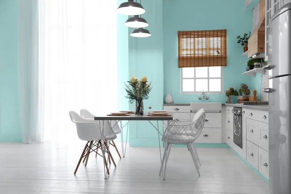 Vacker köksinteriör med nya eleganta möbler — Stockfoto