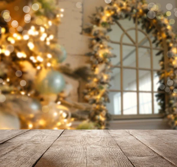 Ünnepi szoba belső gyönyörű karácsonyfa, összpontosítson wi — Stock Fotó