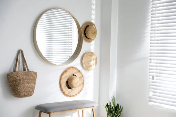 Miroir Rond Élégant Suspendu Mur Blanc Dans Chambre — Photo