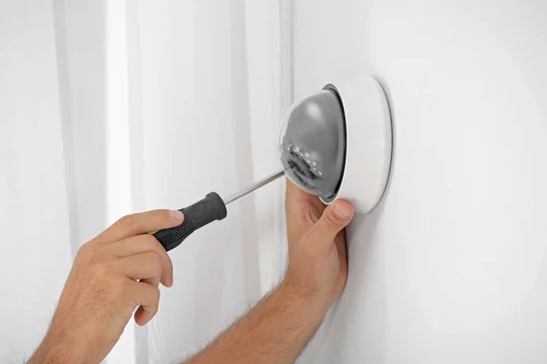 Technician installing CCTV camera on wall, closeup — Stock Photo, Image