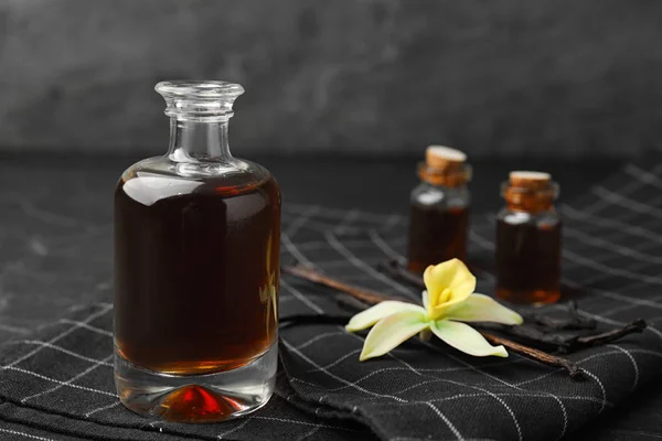 Aromatische Zelfgemaakte Vanille Extract Tafel Close Ruimte Voor Tekst — Stockfoto